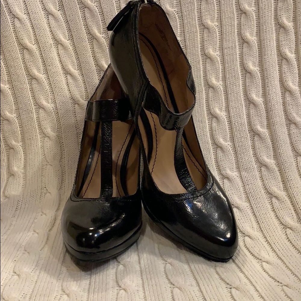 Stylish Black Leather Nine West Platform Pumps